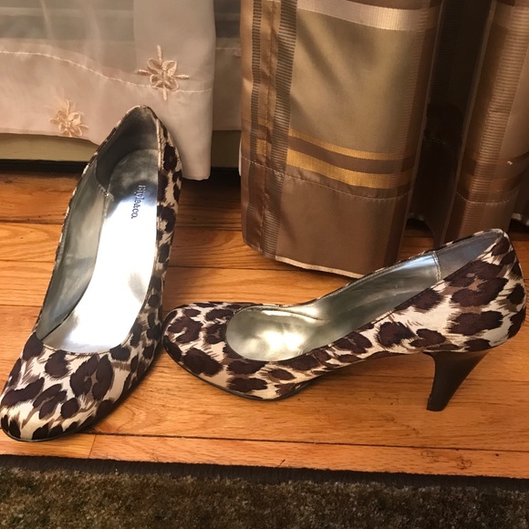 Women’s Leopard Print Heels - Picture 4 of 5